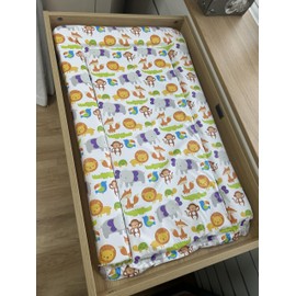 Callowesse Baby Changing Mat 76x45cm. Waterproof, Wipe Clean, Raised Edges, Portable and Foldable – Jungle Fun