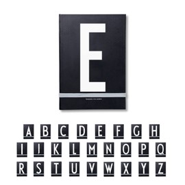 Design Letters Buchstaben Notizbuch A5 A-Z Schwarz | Nutzen Sie das unlinierte Notizbuch als Bullet Journal, 2024 Planer | Notizbuch A5 mit elastischem Verschlussband | 146 nummerierte Seiten