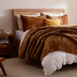 LEAONME Velvet Quilt King Size 98''x106'', Lightweight Caramel Velvet Comforter Set with 2 Matching Shams, Soft Cross Stitch Bedspread Coverlet Bedding Set for All Season