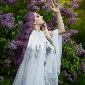 L'VOW Women Evil Queen Feather Collar Cloak Vampire Cape Witch Cosplay Costume(White)