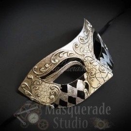 BeyondMasquerade Mens Diamond Pattern Half Face Eye Mask Venetian Masquerade Mask [Silver]