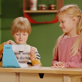 Theo Klein Bosch Küchenmaschine I Batteriebetriebene Küchenmaschine mit 2 Geschwindigkeitsstufen I Maße: 20 cm x 22 cm x 20 cm I Spielzeug für Kinder ab 3 Jahren