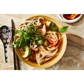 14oz Rice Sticks - 5mm (Dried Rice Noodles) Bánh phở, 河粉, เส้นเฝอ, 쌀국수, フォー, Nouilles de riz pho, Fideos de arroz pho – Perfect for Vietnamese Noodle Soup, Stir-Fried Pad Thai, Guilin Noodles and More