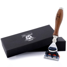 Safety Razor in Wooden Handle Developed for Men