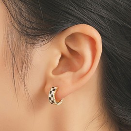 Checkerboard Earrings For Women Checkered Ear Hoop Earrings Black And White Plaid Earrings Geometric Round Huggie Hoop Earrings (A)