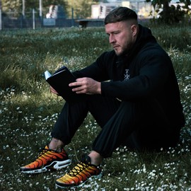 Mindset Journal – A guided A5 journal with daily prompts for gratitude, mindfulness, and self-improvement. Thoughtfully designed for men, but equally suitable for women. 12-Week