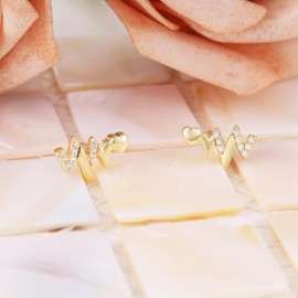 18K Gold Plated Sterling Silver Heart-Shaped Women's Stud Earrings Hypoallergenic Lightweight Small Heartbeat Love Heart Fashion Stud Earrings for Sensitive Ears