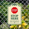 Stop Wait for Gate to Open Completely Décor Sign, Green