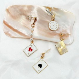 Poker Card Dangle Drop Earrings,2 Pairs Queen of Heart Earrings,Hearts Spades A Ace Playing Cards Game Cards Pendant Earrings,Asymmetric Long Clock Poker Dangle Earrings Jewelry