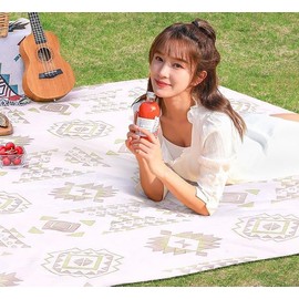 Losuya Disposable Outdoor Picnic Mat Portable Multifunctional Waterproof Disposable Picnic Blanket Beach Mat for Outdoor Camping