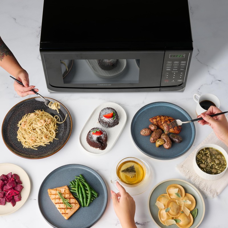 Farberware 1.1 Cu. Ft. Countertop Microwave Oven – 1000 Watts