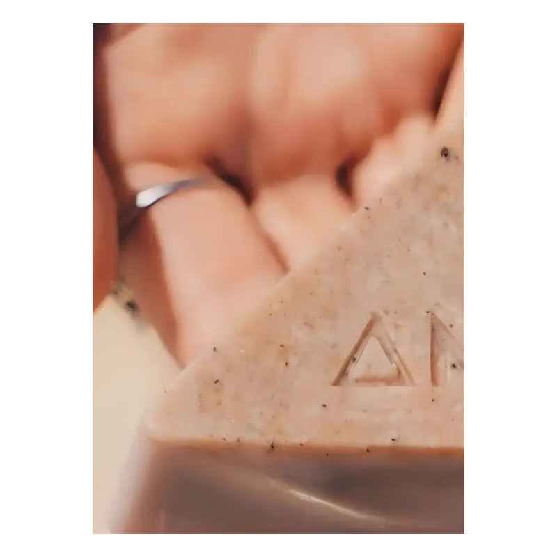 AMAI Jabón Corporal Exfoliante de Romero y Menta 85 g