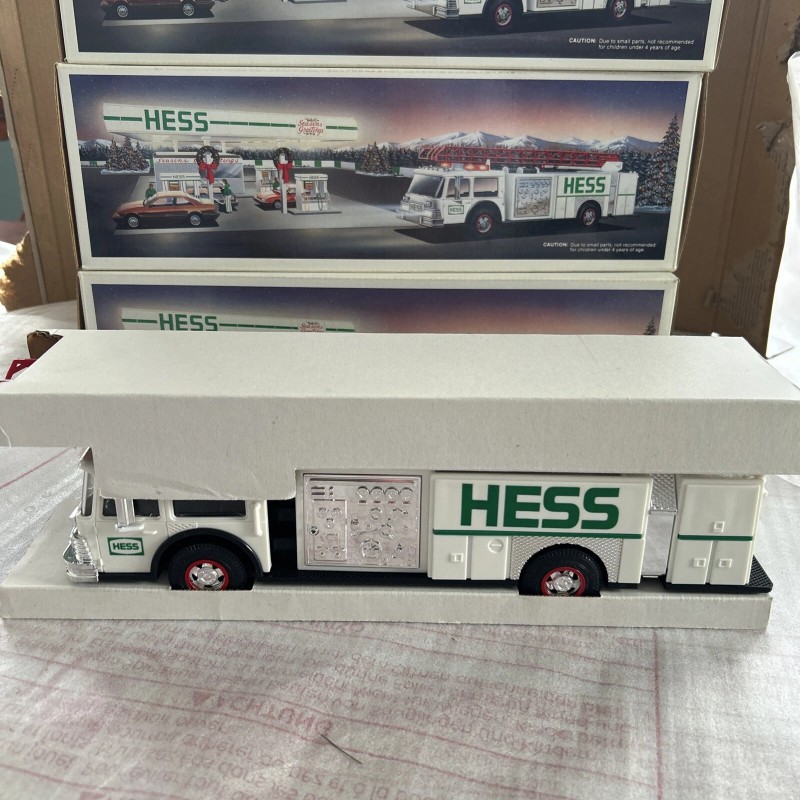 Hess Vintage 1989 Fire Truck Bank w/Lights, Flashers & Dual