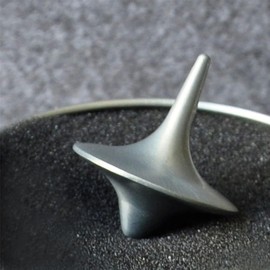 Silver Accurate Spinning Top,Portable Precision Metal Spinner Top Premium Exquisite Perfect Balance Desktop Gyro Toys Vintage Totem Zinc Alloy Toy Spinning Top Desk EDC Little Fidget Toy