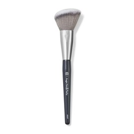 BK BEAUTY - ANGIE HOT & FLASHY A507 BROCHA ANGULAR PARA RUBOR – Para rubor, bronceador y contorno, brocha angular esponjosa para un acabado sin marcas