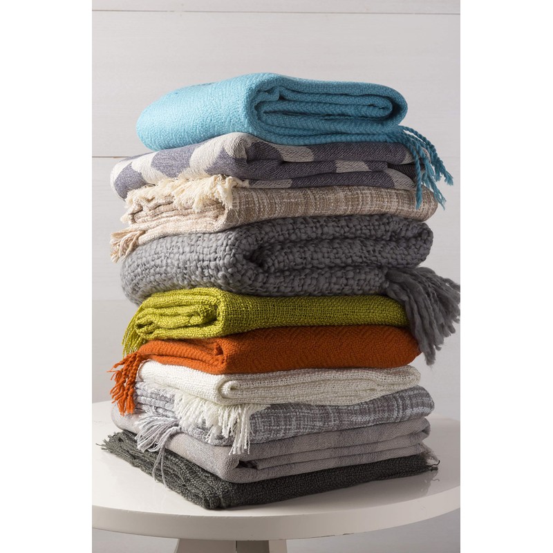 Artistic Weavers Tanner Solid Knit Hand Woven 50" x 60"