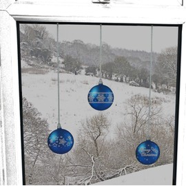 ArtiClings 12 x Bauble Window Clings with Glitter Patterns and Strings Colour = Blue