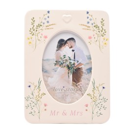 Love Story Mr & Mrs Ceramic Photo Frame – 4x6 Oval-Shaped Wedding Picture Frame | Floral Design Keepsake Gift for Couples, Engagements & Anniversaries | Romantic Home Decor
