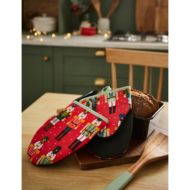 Ulster Weavers - Christmas Oven Mitts with Nutcracker Soldiers (18