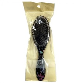 ( ) Cleans up neatly. Oval cushion hair brush in black. / ( )깔끔하게 정리돼요 타원형 쿠션 헤어브러시 중 블랙