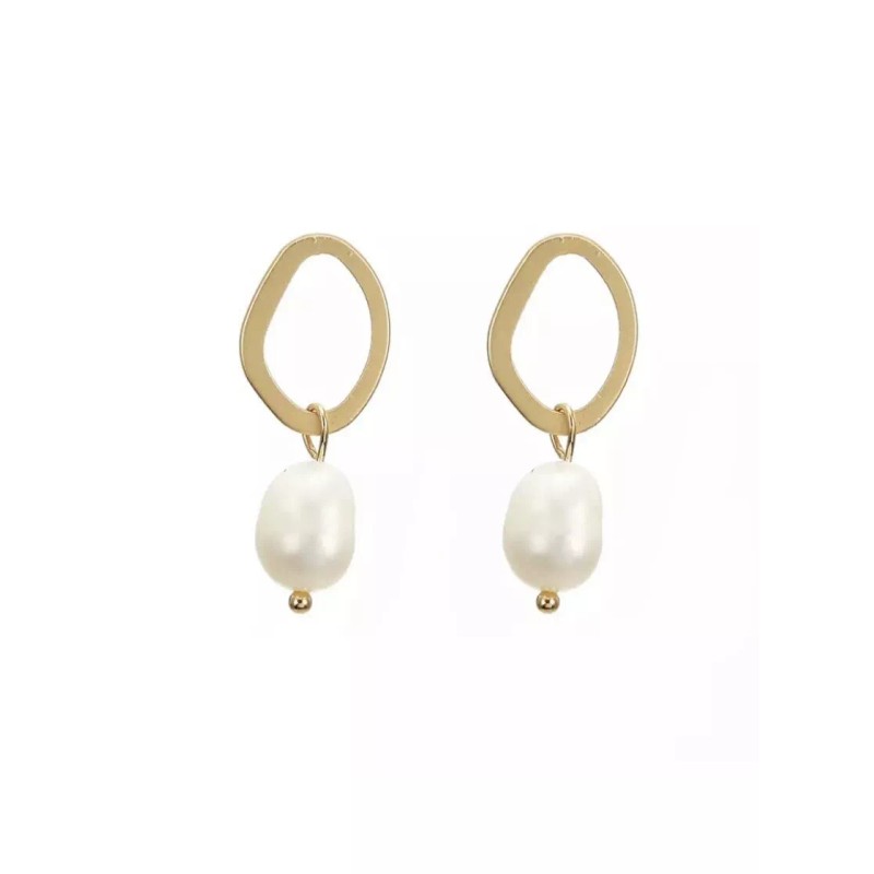 Fashion Jewelry Lot Of 7 Pieces Of Earrings Mixed Fashion