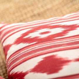 TRESMESTRES Sofa Cushion Covers - Mediterranean Design, Vibrant Colours, Ikat Pattern - Decorative Cushion Covers Boho, Casual and Modern - Cushion Covers 50 x 70 cm - Red, Set of 2