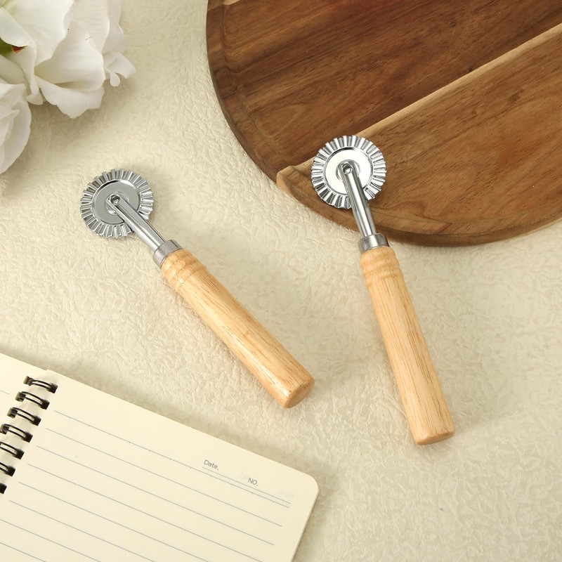 Pastry Cutter, Pastry Cutter, Roller with Wooden Handle, Dough Cutter