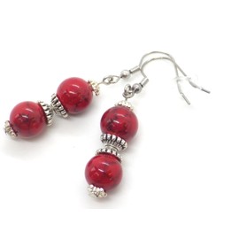 Damen-Ohrringe und Halsketten-Schmuckset mit rot gefärbtem Anhänger aus rekonstituierten Türkisperlen und tibetischen Perlen