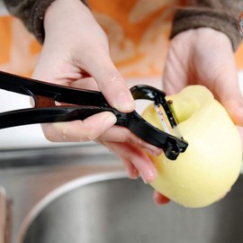 JapanBargain 1543, Japanese Fruit Peeler Vegetable Peeler Carbon Steel Blade Y Peeler Made in Japan, Assorted Color, Pack of 12