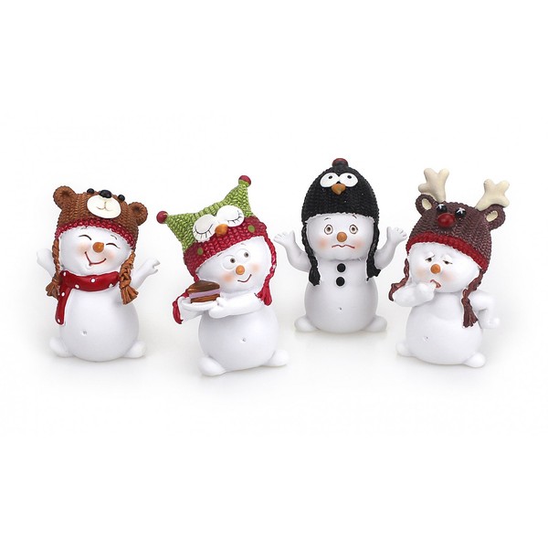 Décorations de Noël. Lot de 4 figurines représentant des bonshommes de neige portant un bonnet, mesurant chacune 6 cm et fabriquées en pierre polie blanche. Les bonnets sont colorés, l'un des bonshommes de neige tient un gâteau.