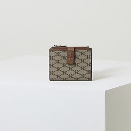 Hazzys (광주신세계)HAZZYS ACC 브라운 로고패턴 가죽 반지갑 HIWA5E885W2 (광주신세계) HAZZYS ACC Brown Logo Pattern Leather Wallet HIWA5E885W2