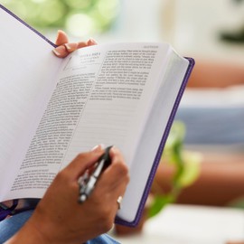 NoteWorthy New Testament: Read and Journal Through the New Testament in a Year (NKJV, Purple Leathersoft, Comfort Print)