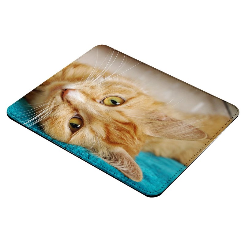 Fabulous Mauspad aus Kunstleder Red Tabby-Katze auf Blauem Tuch Lounging