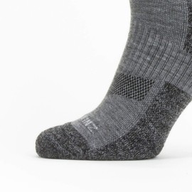 SEALSKINZ Unisex Solo QuickDry Ankle Length Sock - Grey, Medium