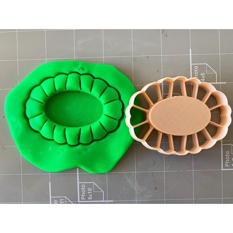 2.5" Oval Thumb Print Cookie Cutter
