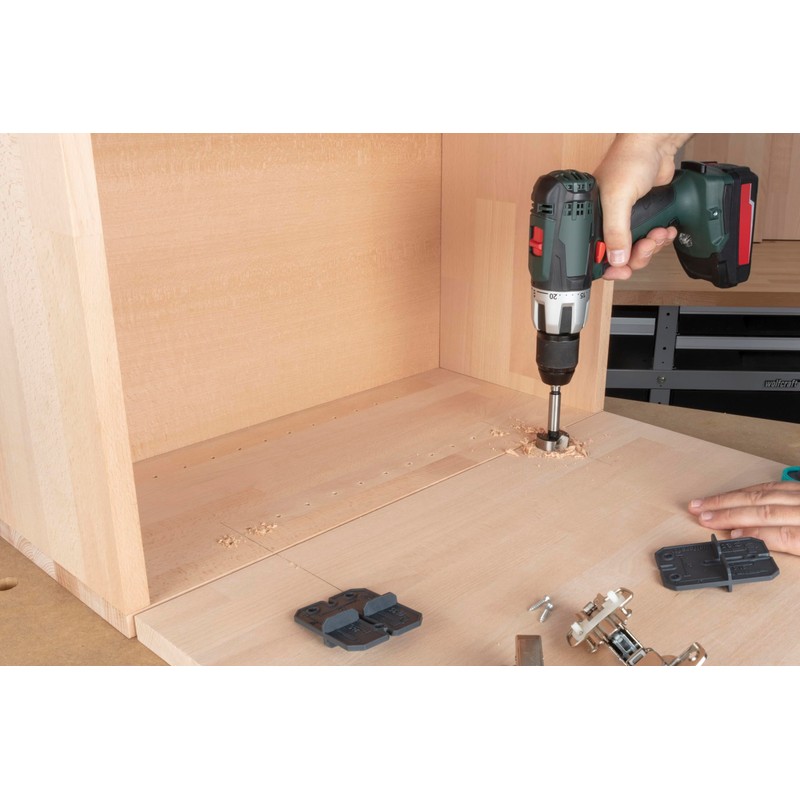 wolfcraft 8656000 "Installation of Diameter 35 mm Concealed Hinges" Project
