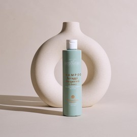Maternatura, Shampoo for frequent washing with white tea, protects the natural moisture of the hair, organic beauty routine 7 days a week, made in Italy - 250 ml