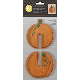 Pumpkin 3-D Cookie Cutter Set. 4 in.