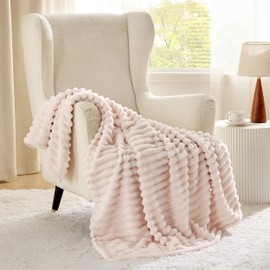 Bedsure Soft Fleece Throw Blanket - Fluffy Cosy Warm Fleece Blanket for Sofa, Bed and Couch, Single, Crystal Pink, 130x170 cm