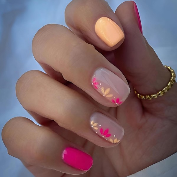 Mdscve 24Pcs Press on Nails Flower Fake Nails Short Square