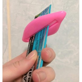 Toothpaste Squeezer, Set of 4 Daily Life Tube Dispenser Tools, Pink and Red Lip Shaped, Plastic Toothpaste Squeezer Cremes Cosmetic Gels Press Tool