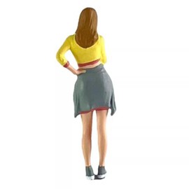 F Fityle 1/64 Resin Small Figures Tiny People Resin Decoration Doll Painted for Model Train Building Kits DIY Projects Accessories, Yellow Black