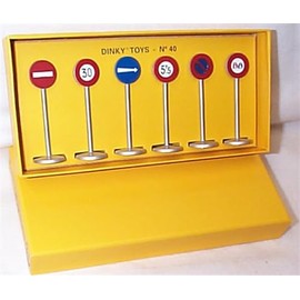 atlas editions miniatures dinky toys Reproduction 40 Village Road Signs metal 6pc