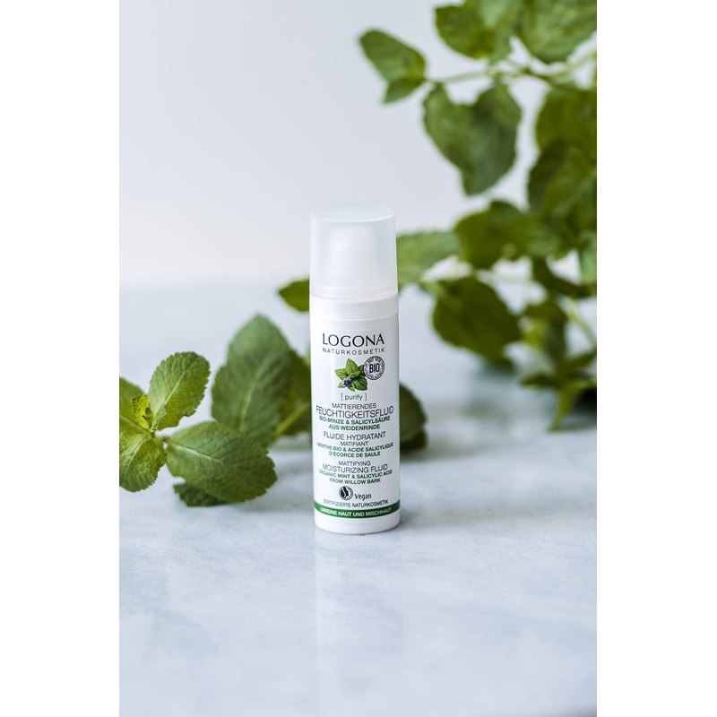 LOGONA Naturkosmetik Klärendes Tag & Nacht Feuchtigkeitsfluid, Verfeinert & beruhigt