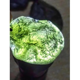 DAXWEV Moldavite Necklace, Raw Czech Meteorite Crystal, Irregular Tektite Healing Crystal Necklace, Green, Agate