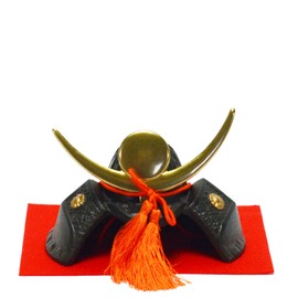 Uesugi Kenshin Mameyama Helmet, Width 3.9 x Depth 3.1 x Height 3.0 inches (10 x 8 x 7.5 cm), Bushou Mini Helmet with Rug