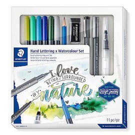 STAEDTLER 61 3001-2 - Juego de letras manuales y acuarelas de diseño de viaje (11 unidades)