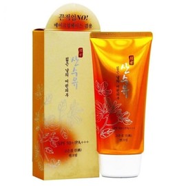 Sansuyu Yugo is a 70g SPF50+ PA+ / 산수유고은결진선크림 70g SPF50+ PA+
