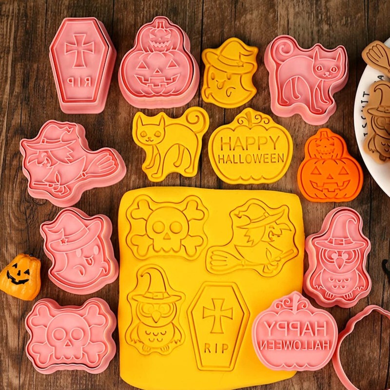 Keepaty Halloween Cookie Cutter Set,8Pcs Halloween Cookie Cutters，Plastic Halloween Cookie