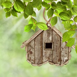 Relaxdays Hanging Decor Birdhouse, Untreated Wood, Balcony, Patio, Garden, Nesting Aid, 32 x 29 x 16 cm, Natural